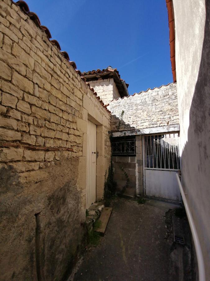 La Maison De Thomas Saint-Amant-de-Boixe 외부 사진