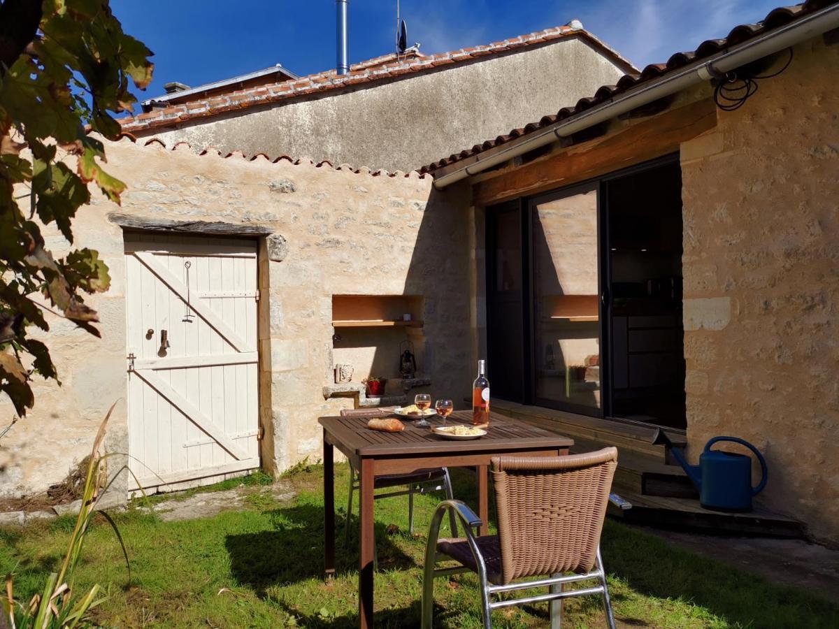 La Maison De Thomas Saint-Amant-de-Boixe 외부 사진