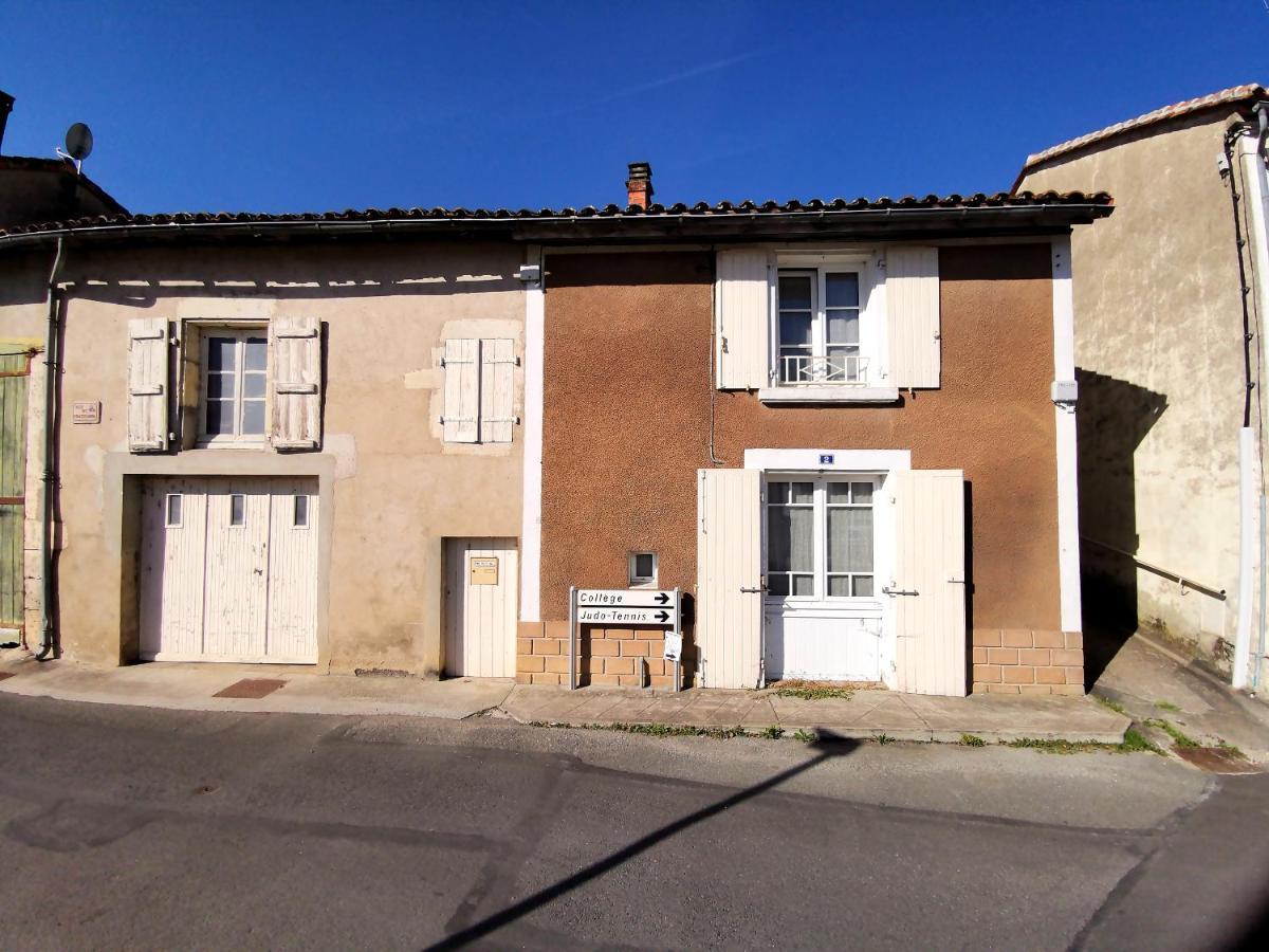 La Maison De Thomas Saint-Amant-de-Boixe 외부 사진