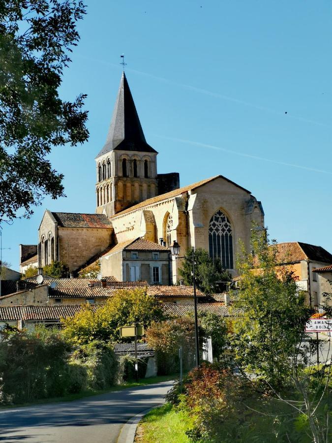 La Maison De Thomas Saint-Amant-de-Boixe 외부 사진