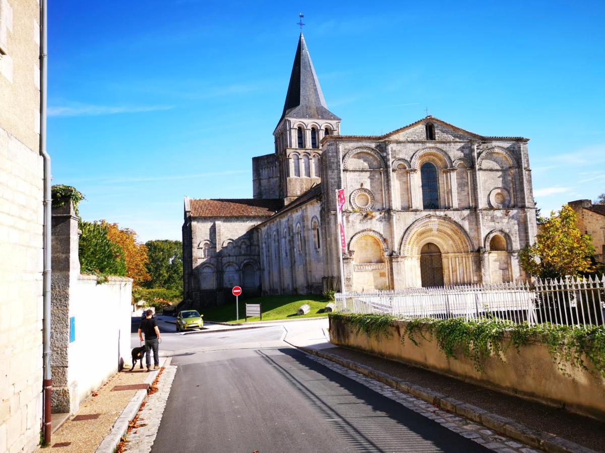 La Maison De Thomas Saint-Amant-de-Boixe 외부 사진